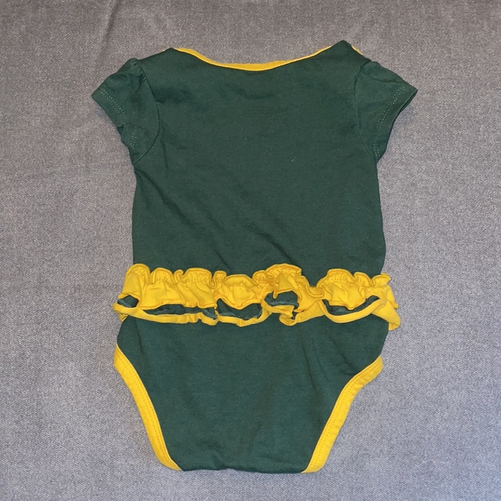 NWOT. 2 Green Bay Packer onesies & Matching booties. 3-6 months - Picture 4 of 6